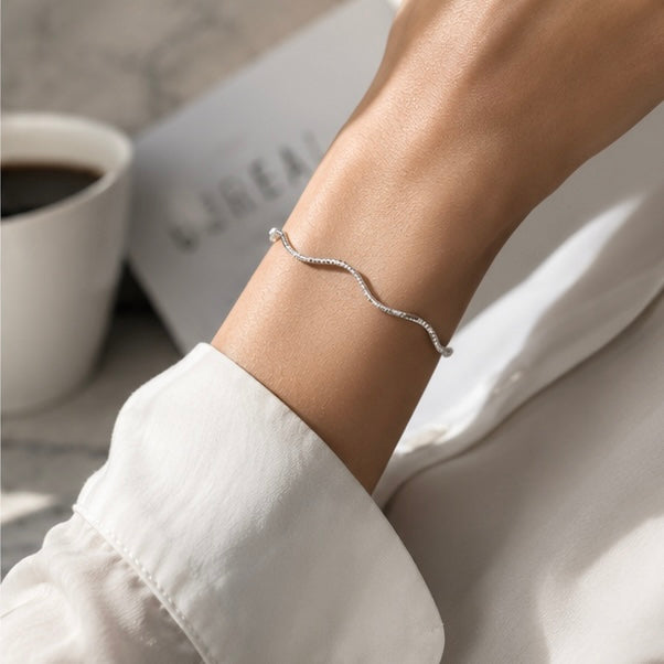 Minimal magic bracelet