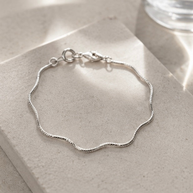 Minimal magic bracelet