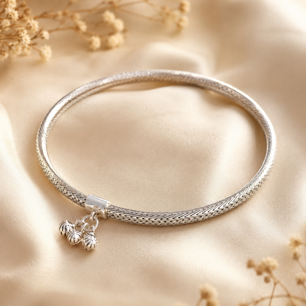 Elegant Textured Charm Payal